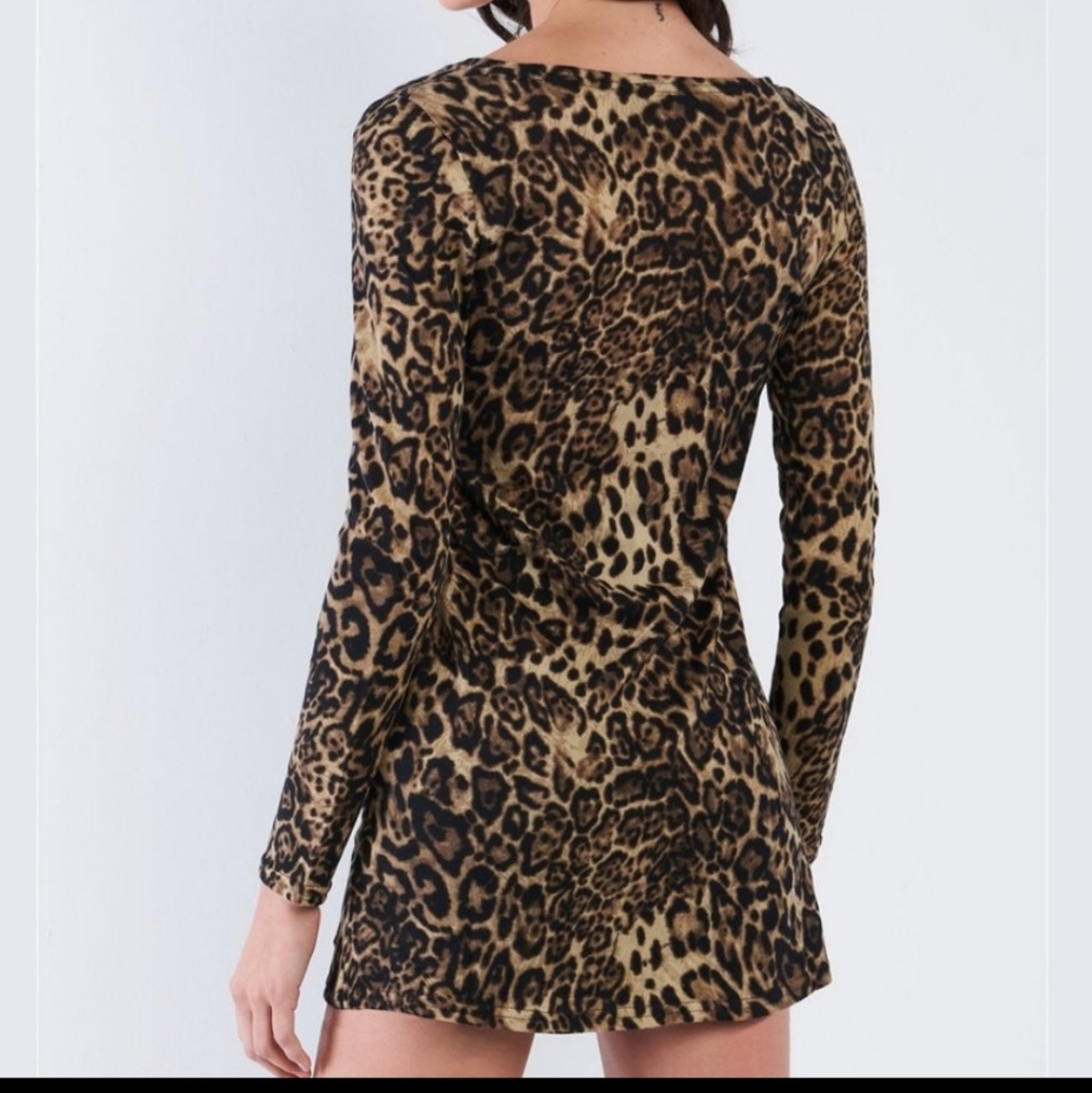 Button Down tunic dress in Leopard - Picture 3 of 5